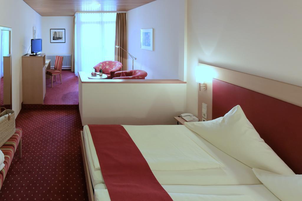 Hotel Hirschen Glottertal Exteriör bild