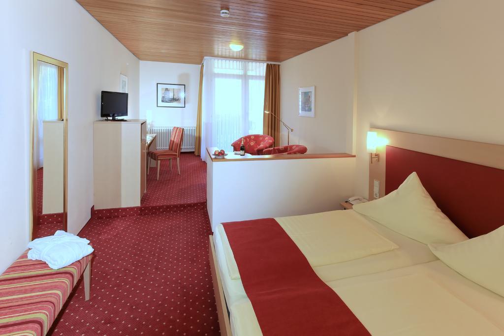 Hotel Hirschen Glottertal Exteriör bild